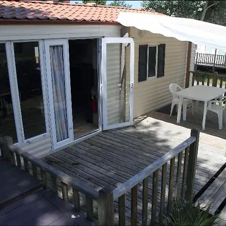 Campsite Les Alouettes - *