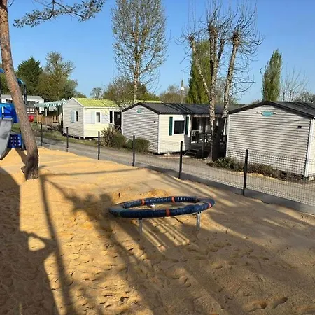 Parque de Campismo Les Alouettes - *