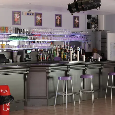 Parque de Campismo Les Alouettes - *