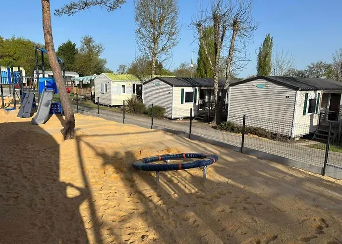 Κάμπινγκ Les Alouettes - *