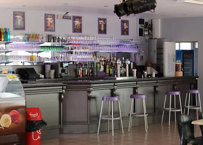 Κάμπινγκ Les Alouettes - *