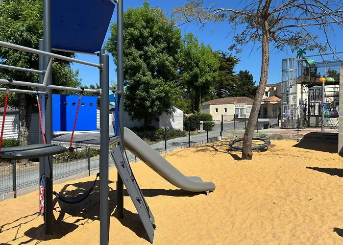 Κάμπινγκ Les Alouettes - *