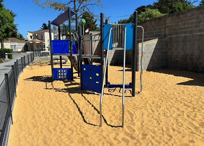 Κάμπινγκ Les Alouettes - *