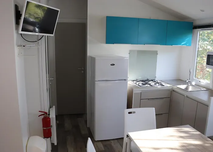 Κάμπινγκ Les Alouettes - *